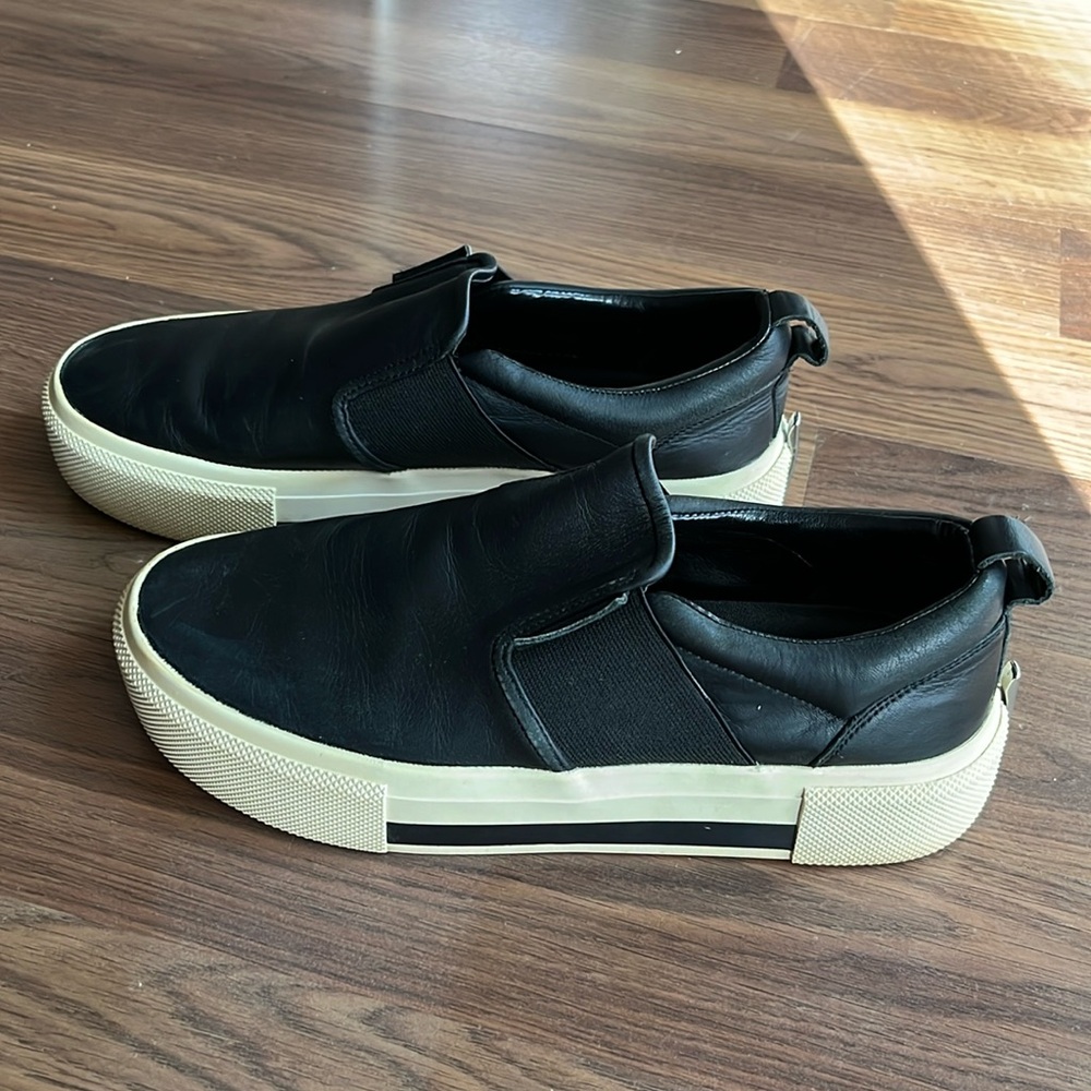 Kendall + Kylie Tenley Sneakers in Black
